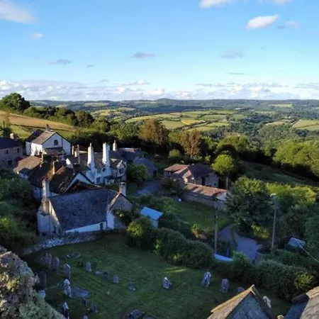 Historic Property With Stunning Views Hennock Exterior foto